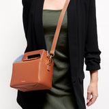 SAONARA Bolso Kukito caramelo/blue sky piel