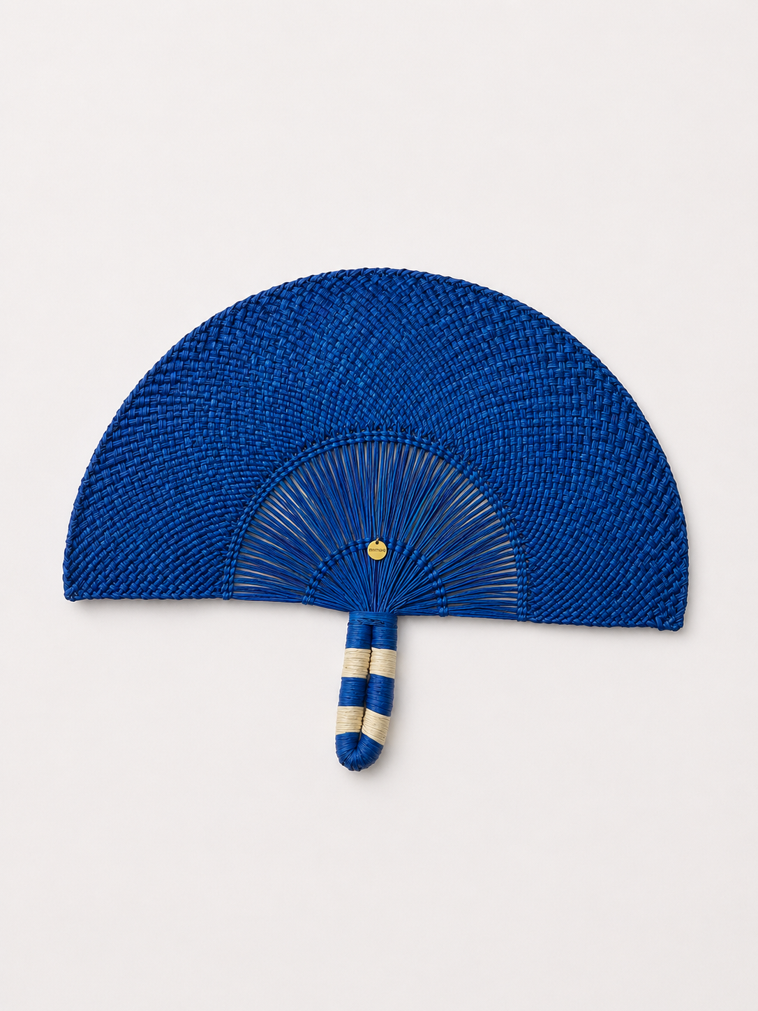 Abanico de rafia azul