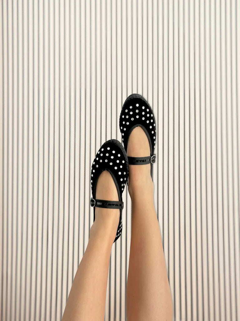 Mae Black Flabelus