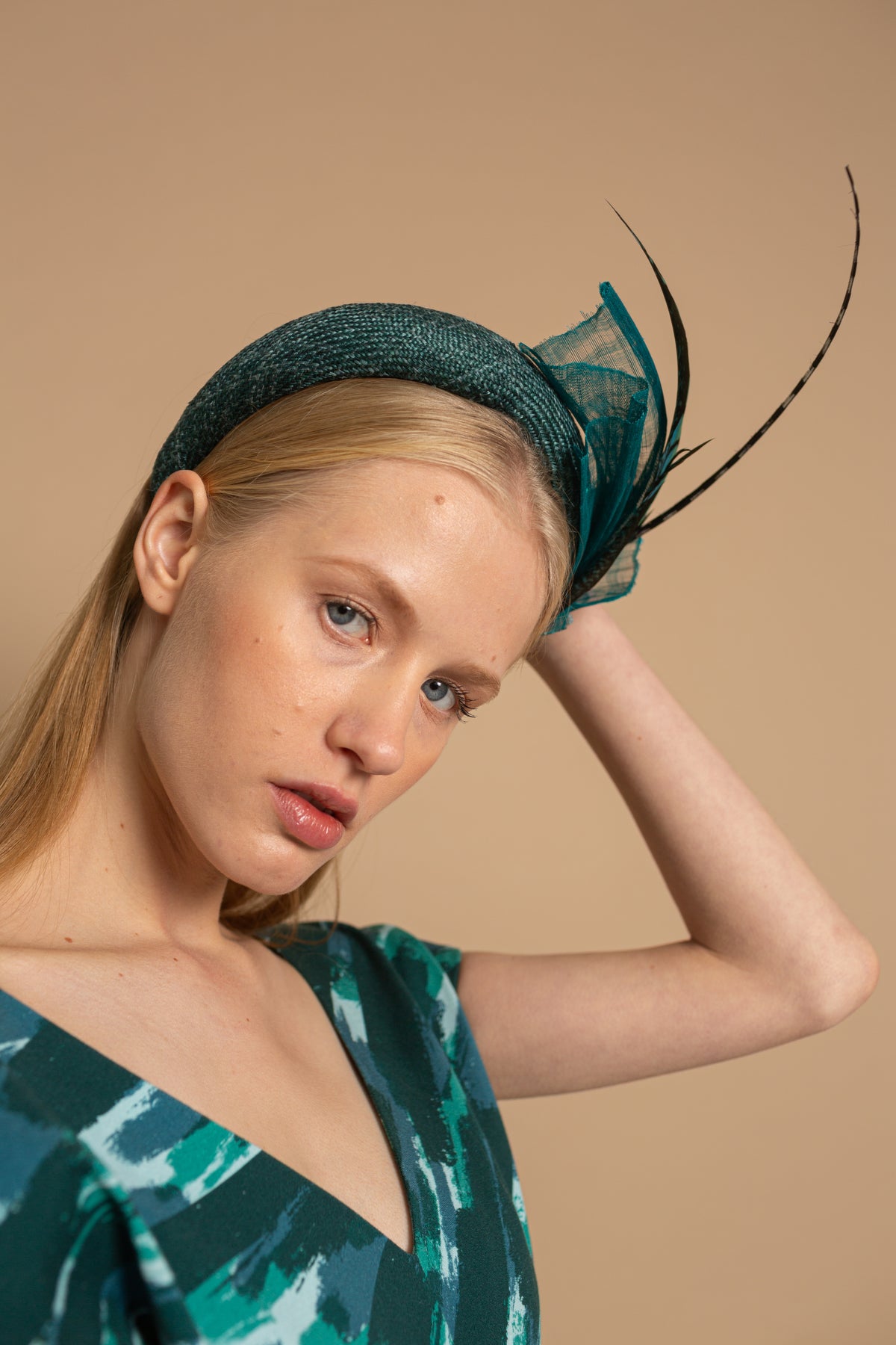 GUEST HEADDRESSES BLUS FOR RENT
