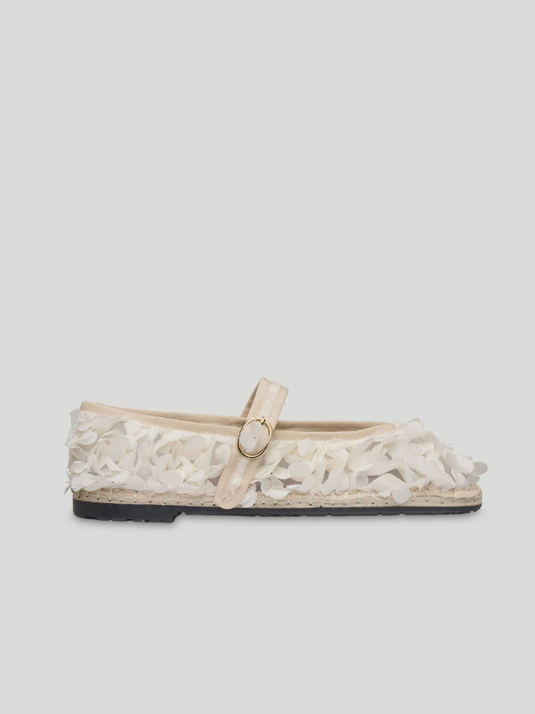 Pierre Lotus White Flabelus