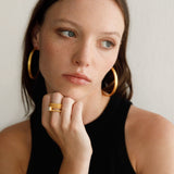 THEODORE. Anillo Sabine