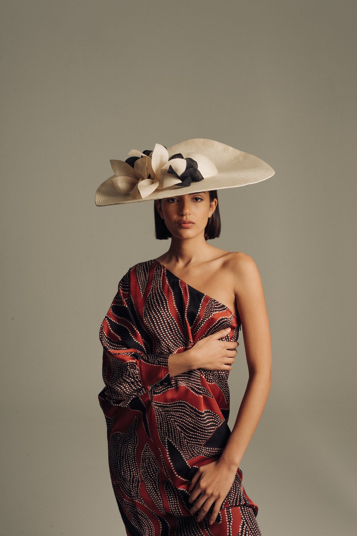 TOCADO INVITADA Gaia Couture