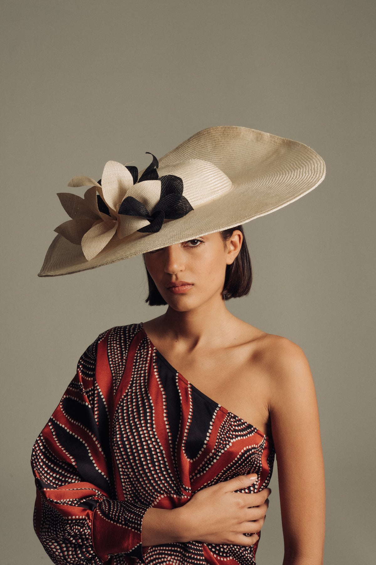 TOCADO INVITADA Gaia Couture