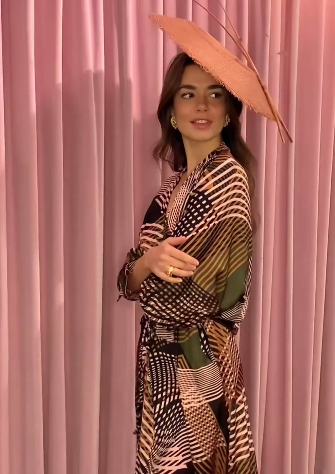 Cargar vídeo: Vestido Akaris Glassia