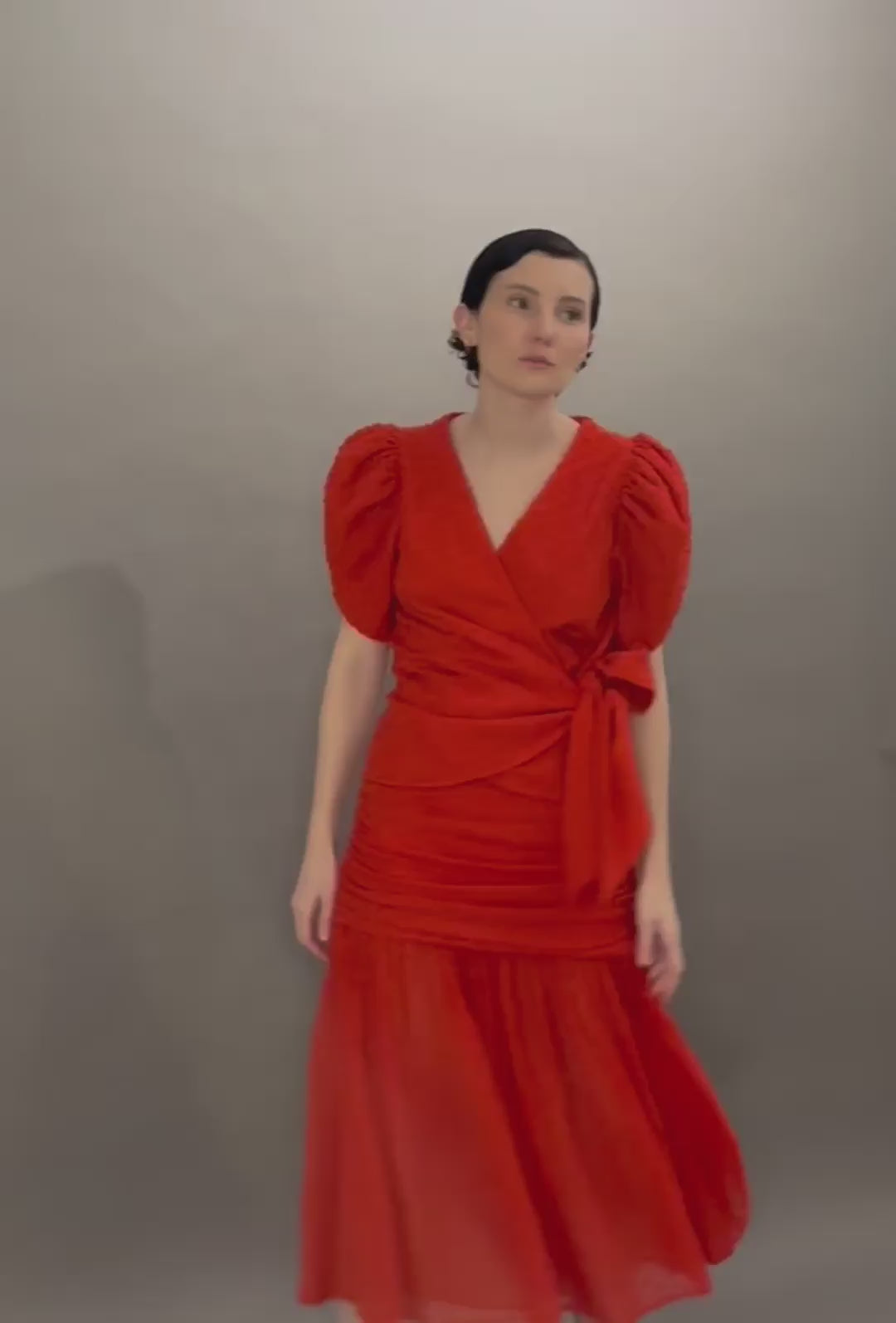 Load video: Falda Ivanna Viridia